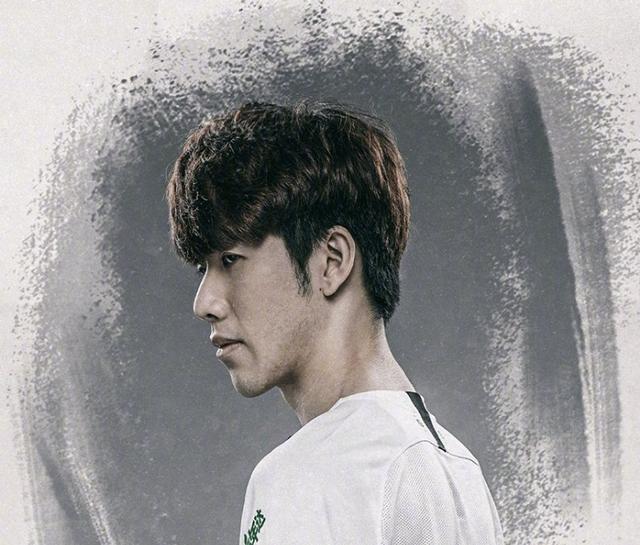 RNG官博分享赛后返图：来点候场花絮图看看