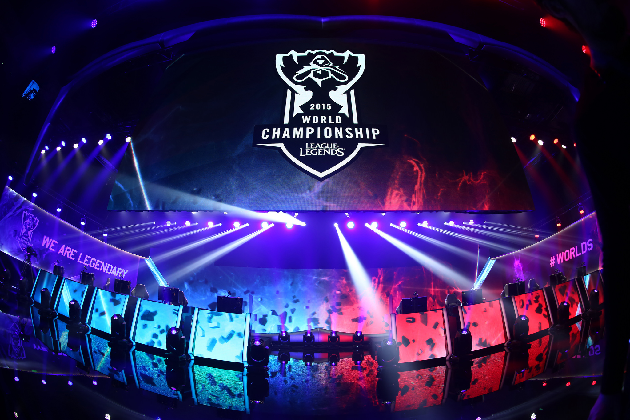 什么是“博弈中的道德风险”？解析平台与玩家的隐性博弈。（博弈论视角下的道德风险：平台与玩家的隐性较量解析）