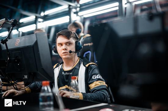 德州扑克位置学：为什么“按钮位（Button）”的胜率比盲注位高出 30%？（德州扑克位置优势解析：为何按钮位的胜率比盲注位高30%？）